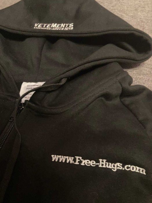 vetements free hugs zip hoodie