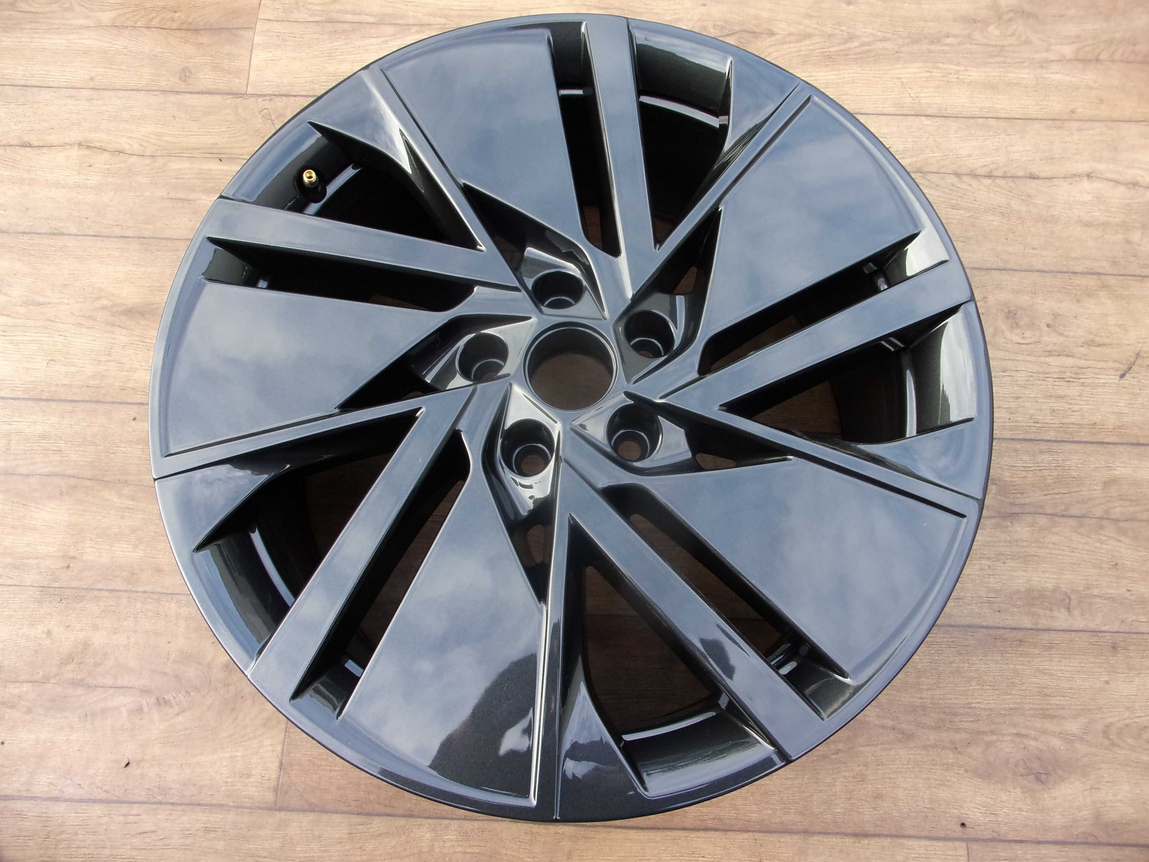 Felga Skoda Superb III 3V0 8Jx19H2 ET44 5X112 ładna !