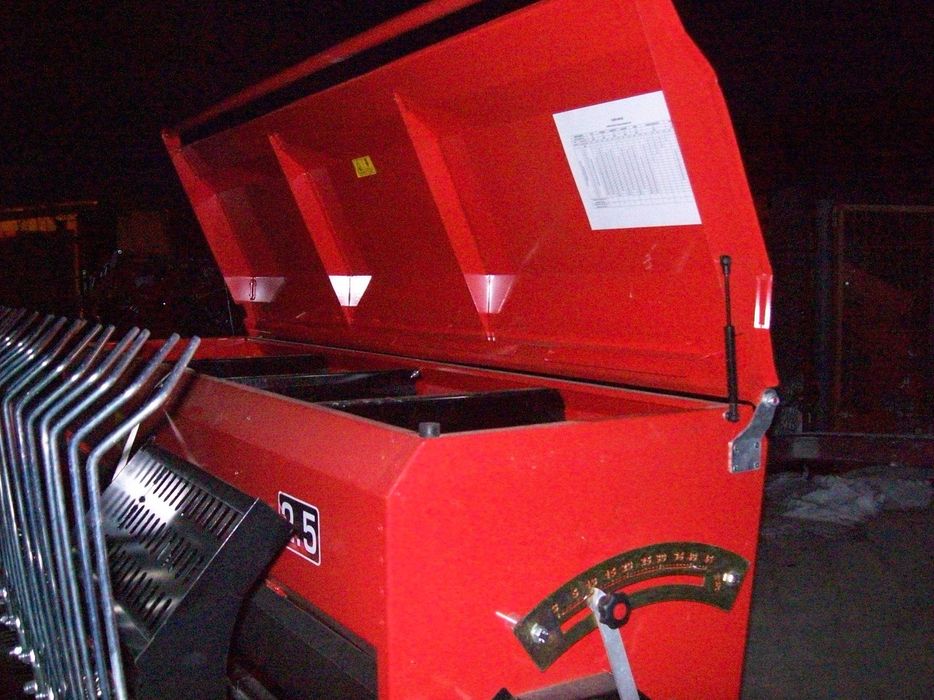 Siewnik zbożowy AGRO-MASZ Euro-Masz 2,5m.2,7M. 3,0m. SR25