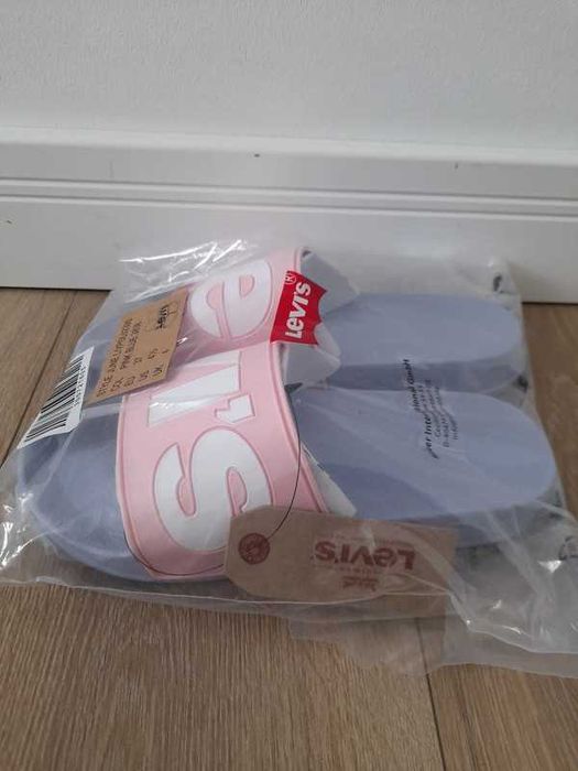 Klapki Levi's dla kobiet