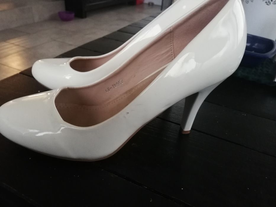 Sprzedam buty białe