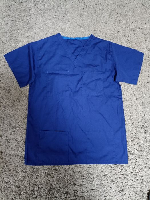 Продам фирменные медицинские костюмы, халаты. Есть также отдельно кофт