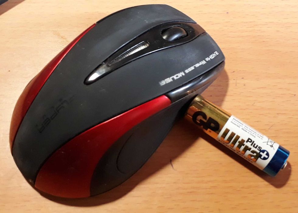 мышь  беспроводная. И Роутер TP-LINK WR741ND