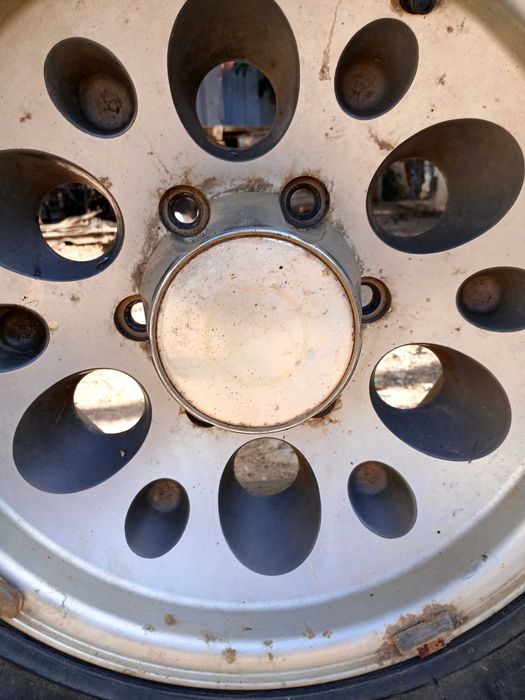 5 Pneus Fronteira com jantes 265 x 70 R15 Completos, 6 Furos