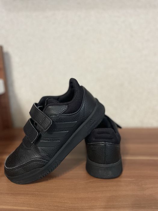Кросівки adidas 32 розмір