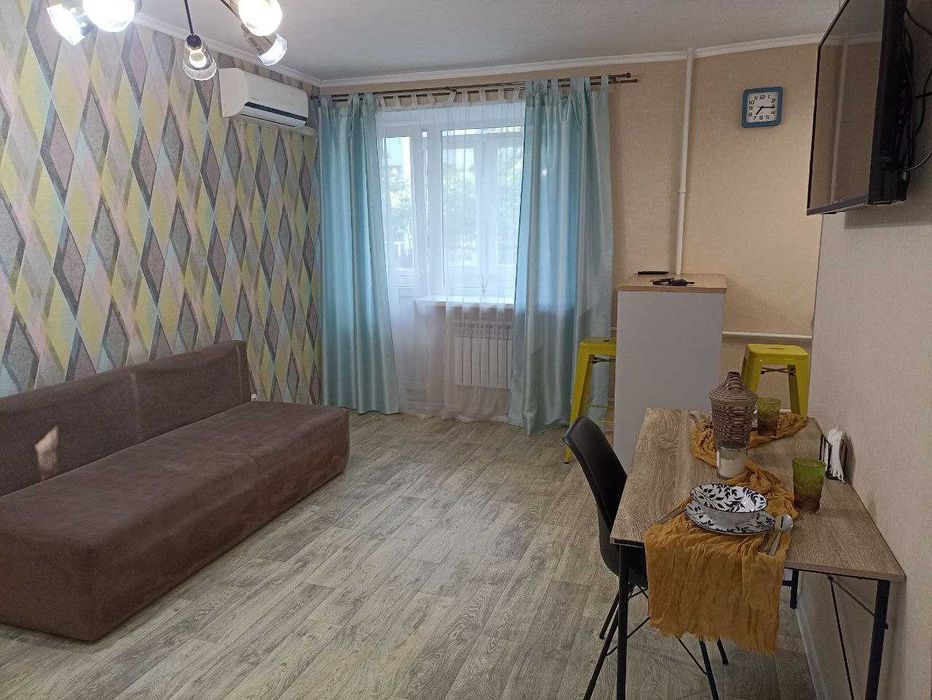 м.Наукова 2кімнатна, поруч госпіталь. Домашній затишок