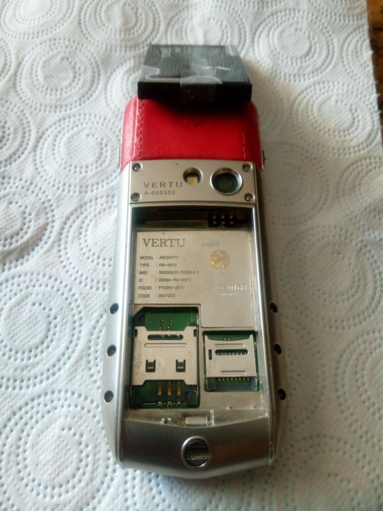 Telefon Vertu  ASCCENTTl