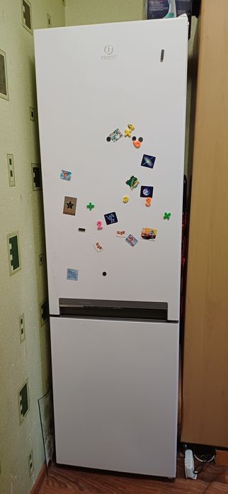 Холодильник "Indesit"