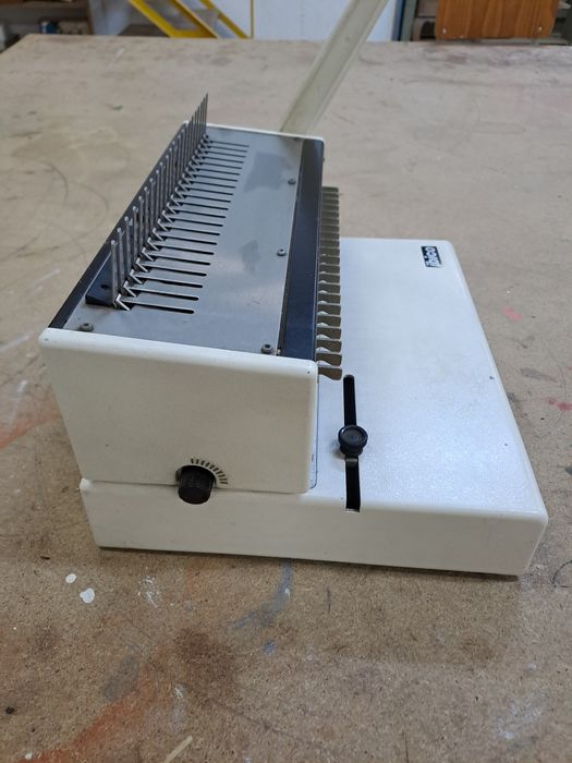 Máquina de encadernar IBICO