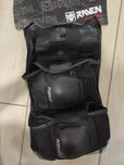 Ochraniacze Raven Dexard Black S nowe