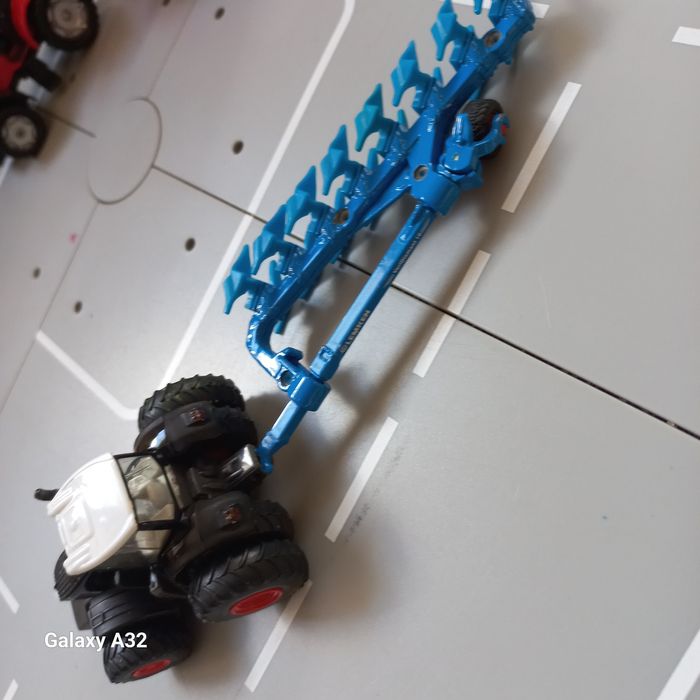 Siku traktor fendt z plugiem lemkien UNIKAT stan bardzo dobry