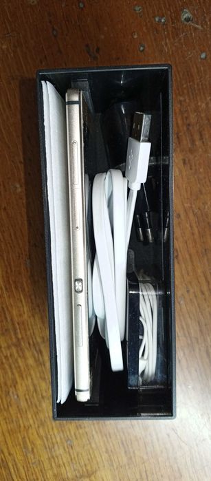 Huawei P8 не лайт.