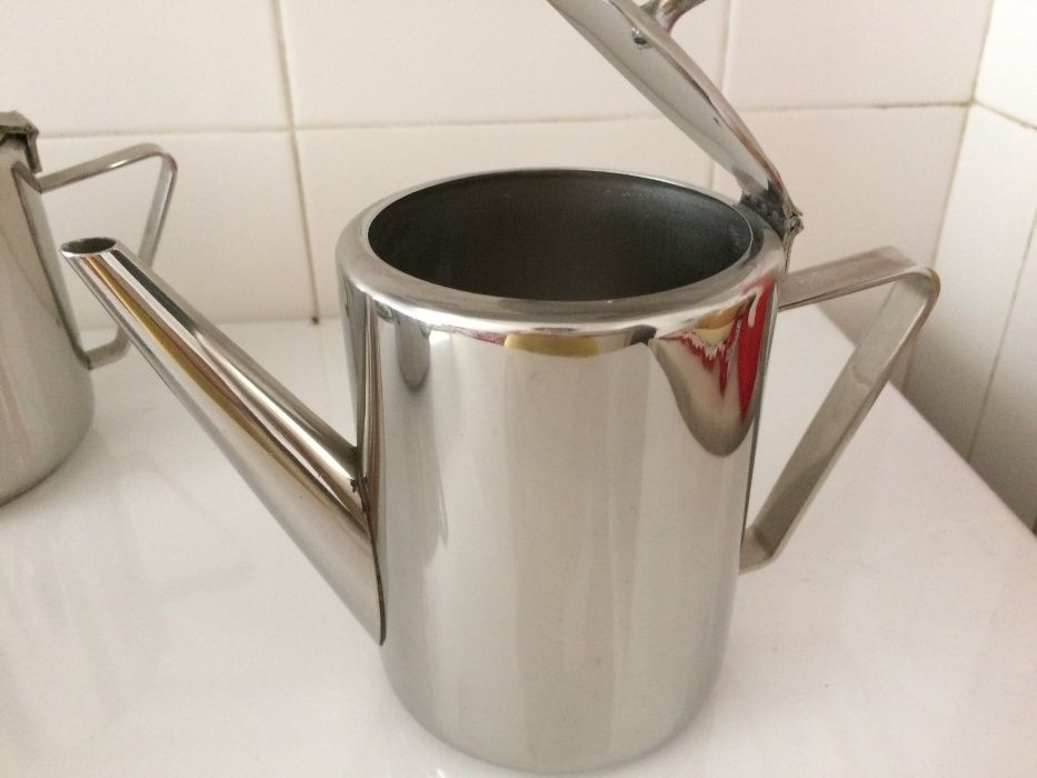 Conjunto em inox de chá, café e açucareiro