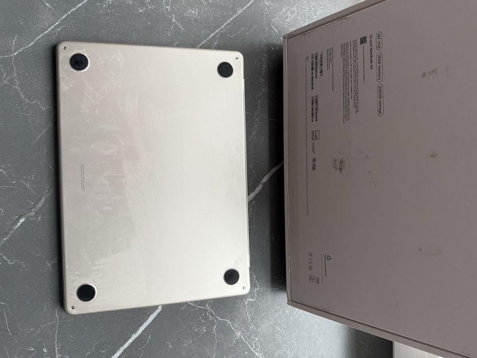 Macbook Air 13.6 M4 16/256  19 циклів зарядки