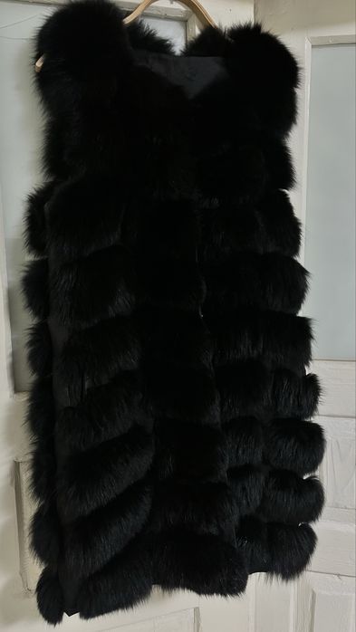 Продаю чорну мехову жилетку, в ідеальному стані, натуральний пух, тепл