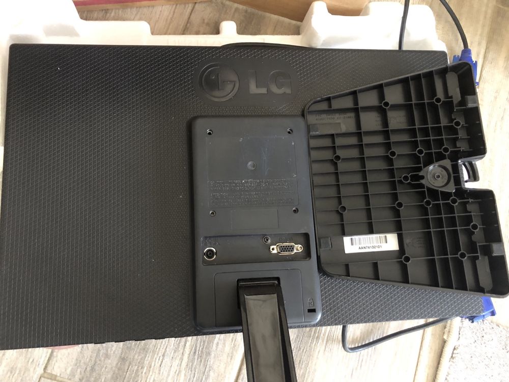 Монітор LG E1942C