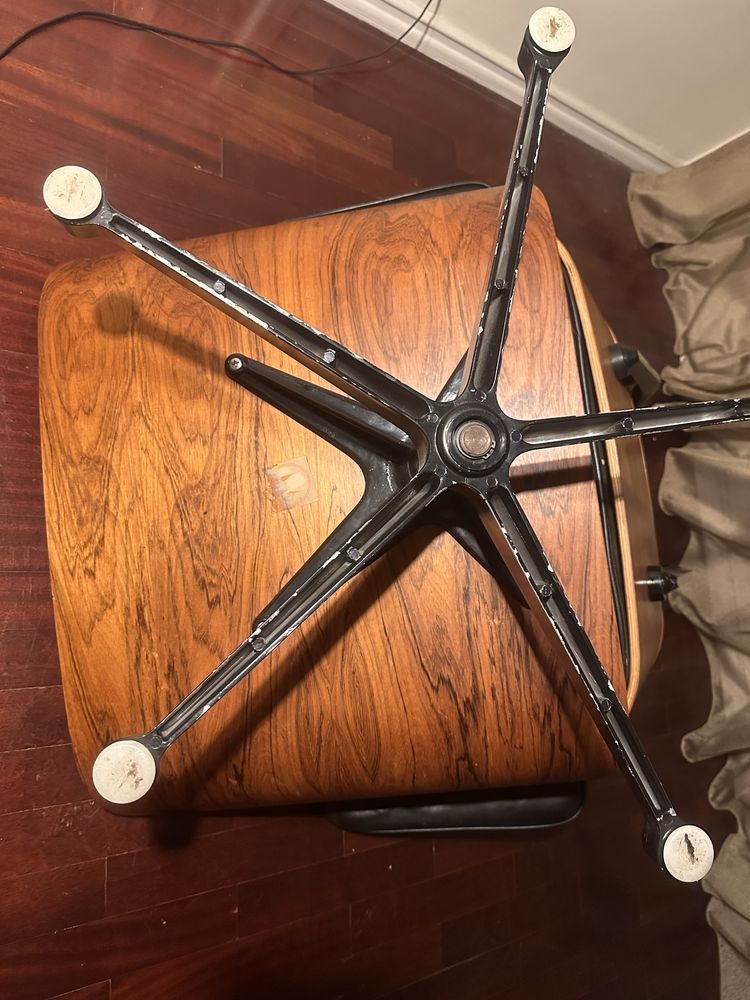 2 original Charles Eames Lounge chair