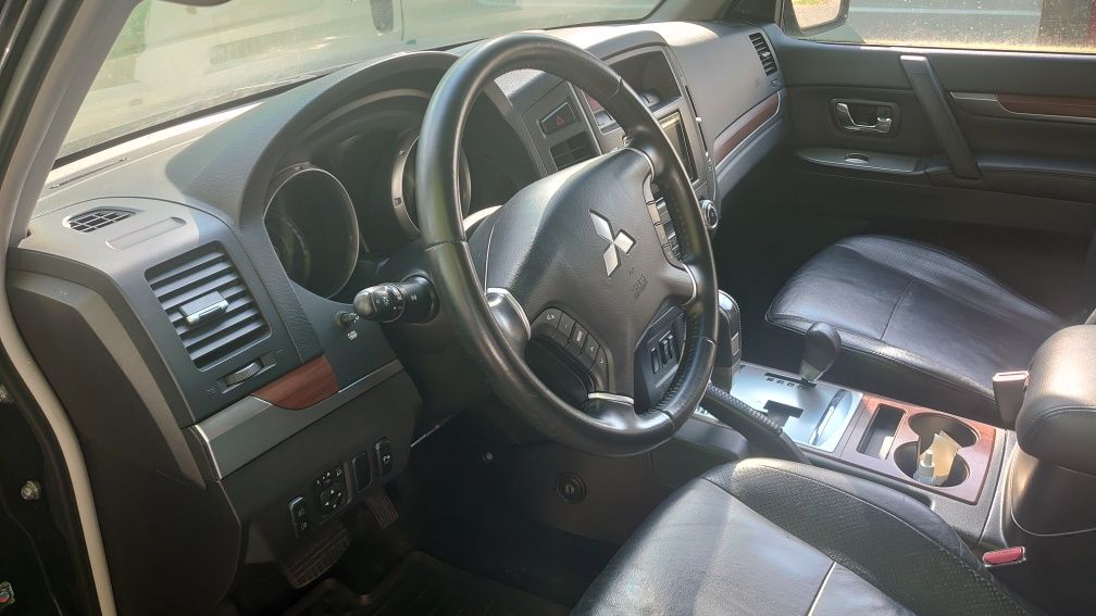 Продам Mitsubishi Pajero 4