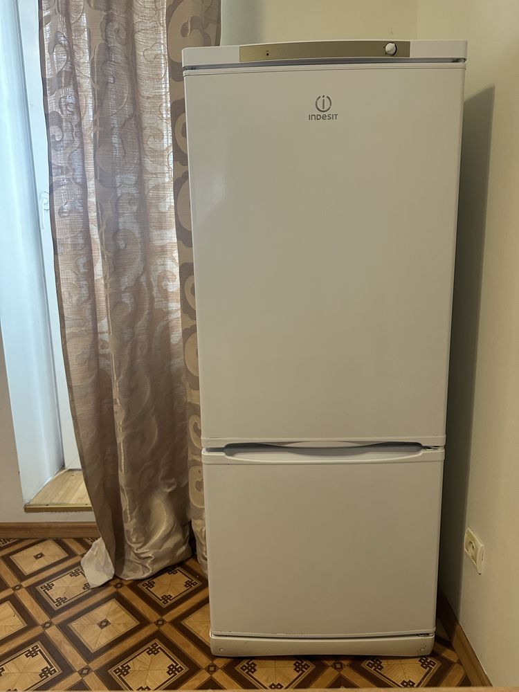 Холодильник Indesit б/в використання