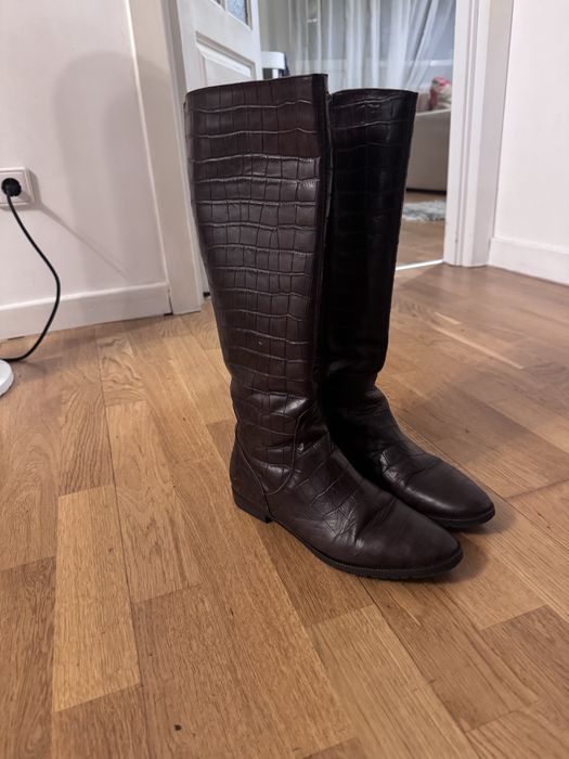 Шкіряні чоботи жіночі