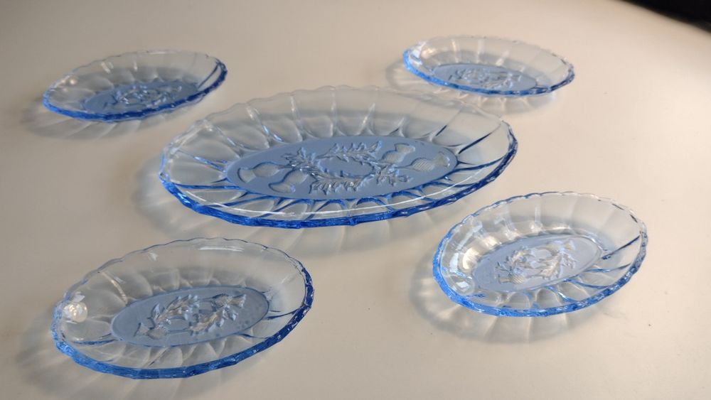 Zestaw śledziówek razem z paterą "osty".