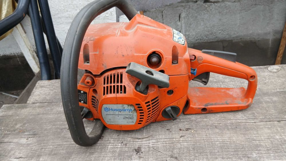 Продам бензопелу Husqvarna240