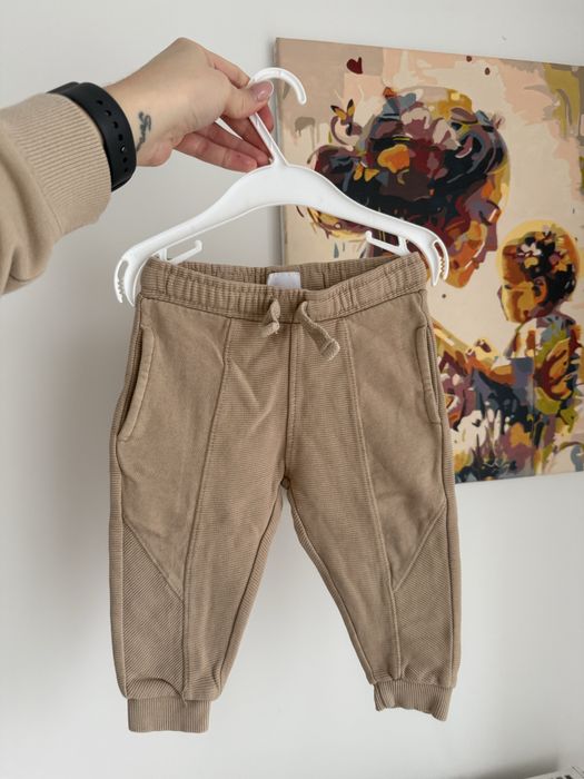 Zara bezowe spodnie 80