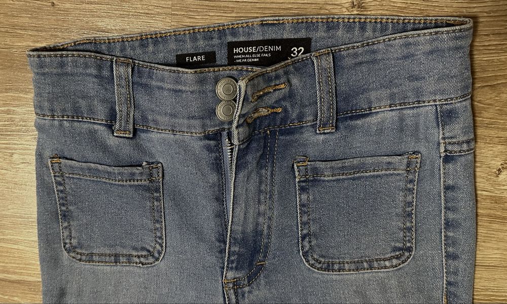 Стильні джинси кльош House, розмір XS, світло-сині