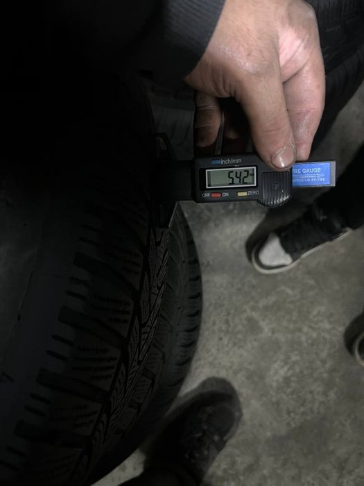 Автошини зимові DUNLOP 215/60/17 (2шт) Резина,Колеса,Гума,Скати,Шини