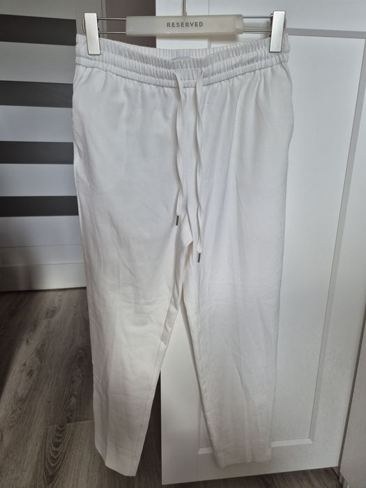 Śmietankowe apodnie roz 36, marka Reserved