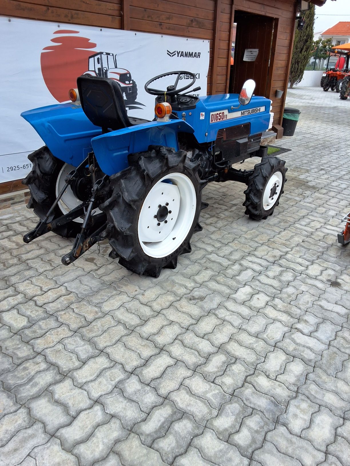 Mitsubishi D1650fd/4×4 com frese