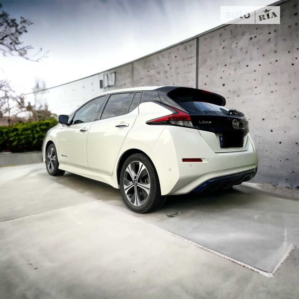 Подам Nissan Leaf 2018