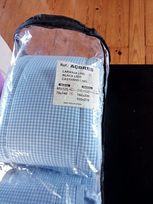 2 resguardos ou protetores para cama de bebé