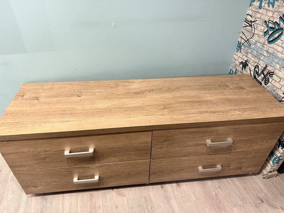 Szafka z szufladami pod telewizor