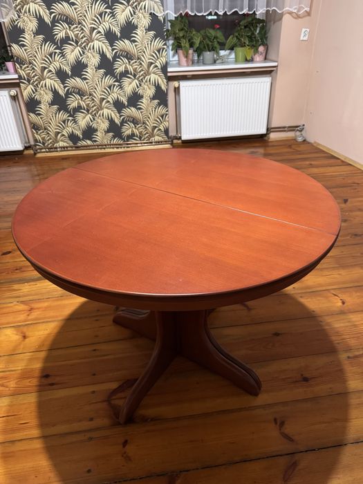 Okragly stol rozkladany na 3 metry