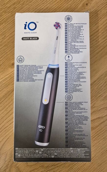 Szczoteczka magnetyczna ORAL-B iO White Clean