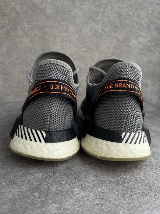 Мужские кроссовки на бусте Adidas NMD R1 V2