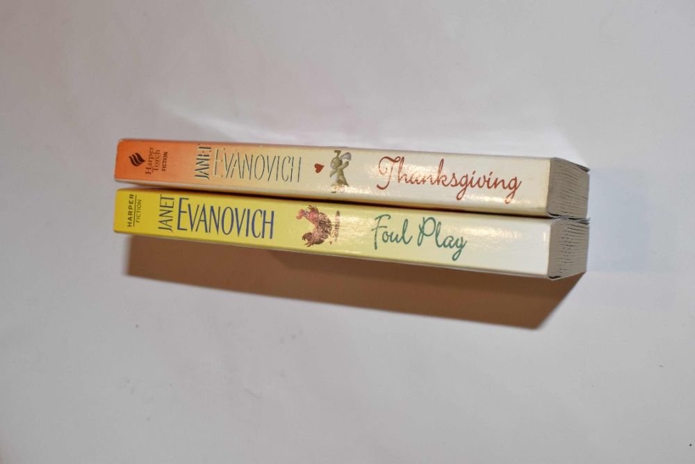 Janet Evanovitch -Foul Play,Thanksgiving dwie książeczki anglojęzyczne