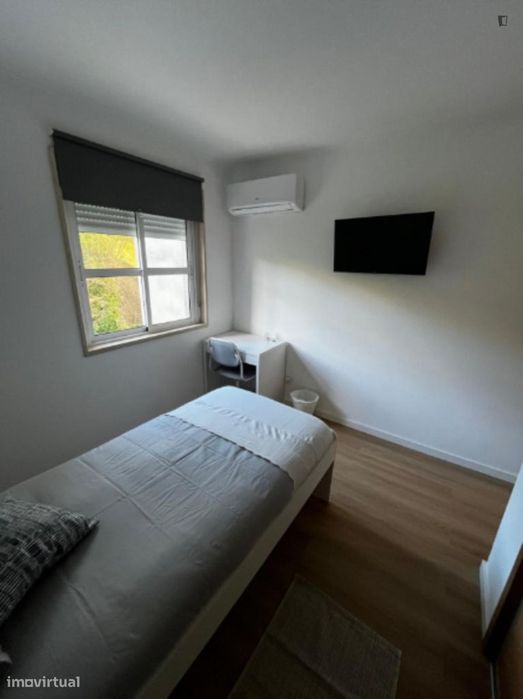 Quarto - localizado em Lumiar Lisbon