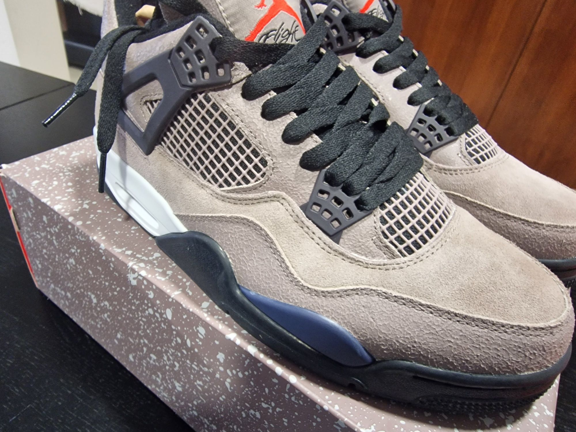 Air Jordan 4 Taupe Haze (41,43)