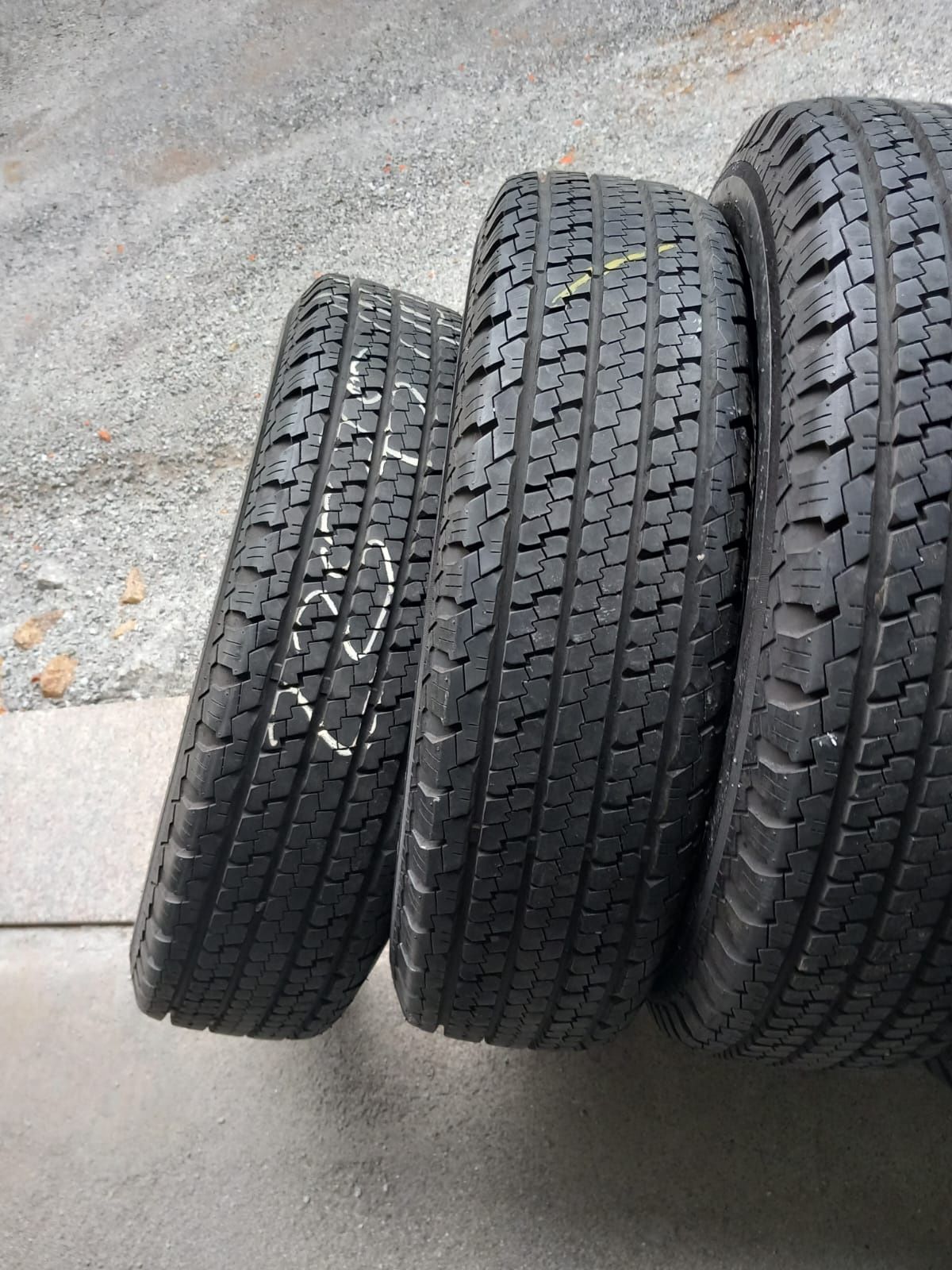 4 pneus 225/75R16 Kumho como novos