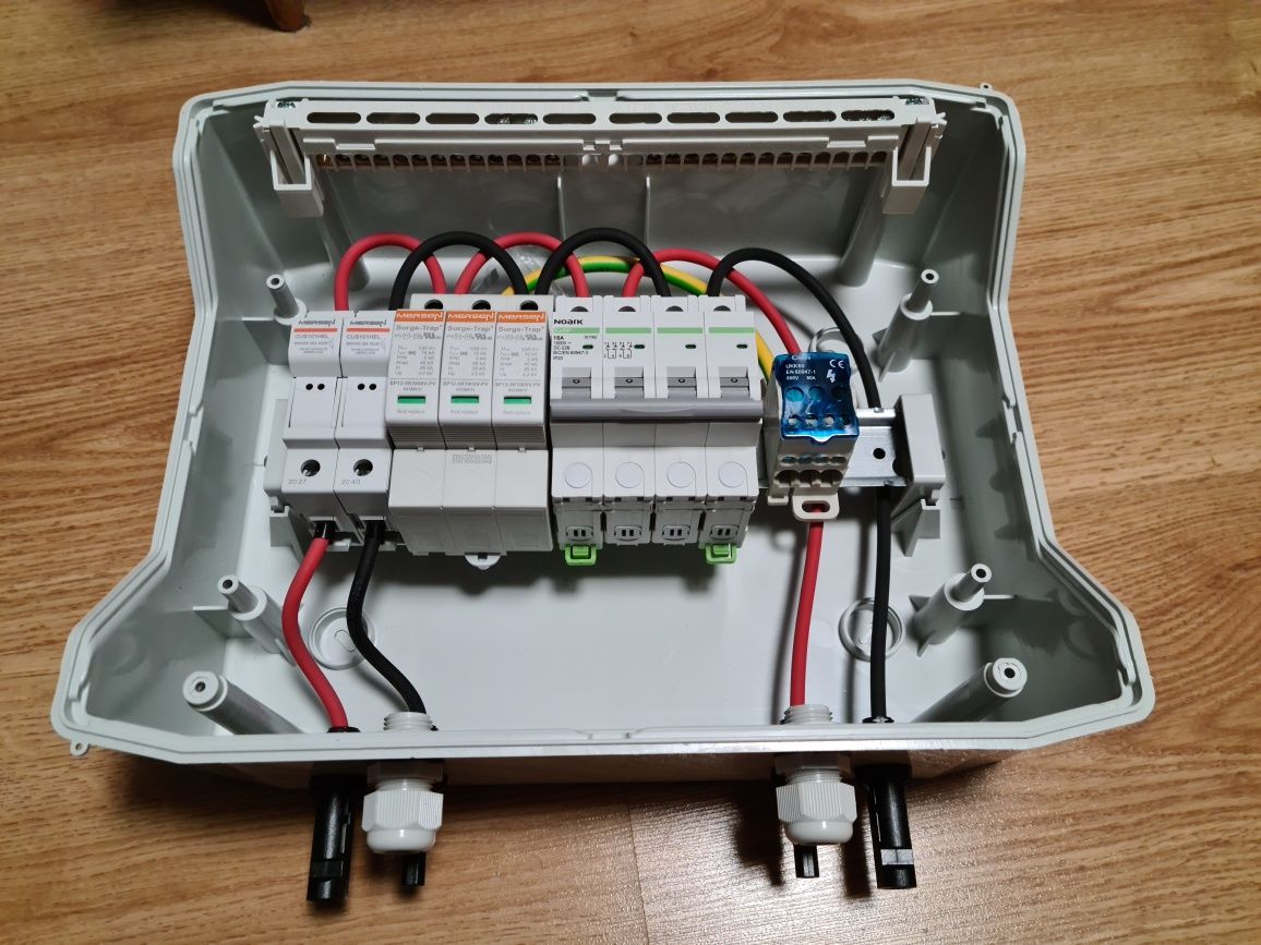 Skrzynka PV DC T1+T2 1 stringowa + topik + rozłącznik