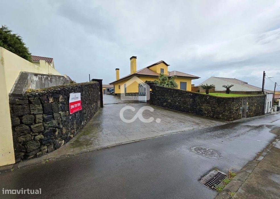 Moradia com  3 Quartos - Santa Cruz - Lagoa