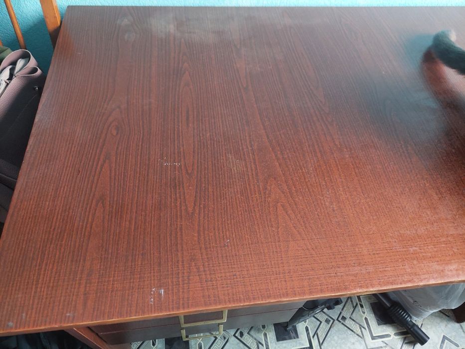 Віддам письмовий стіл безкоштовно