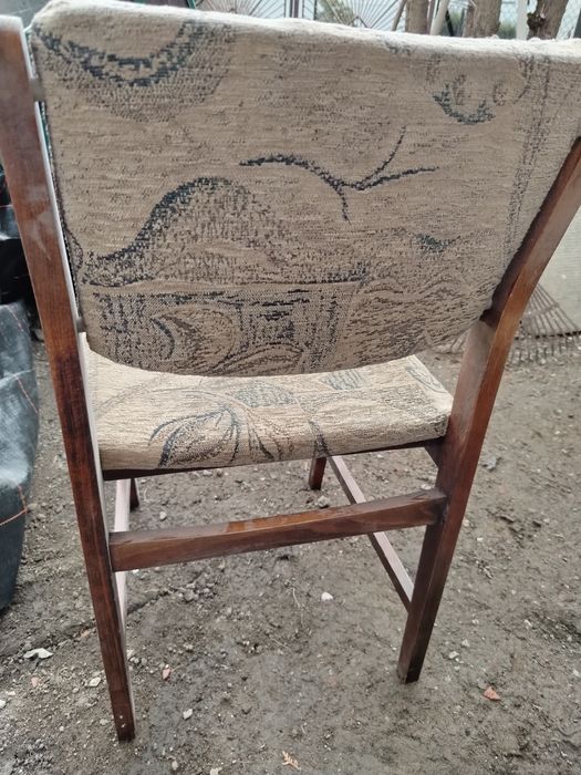 Stare stylowe krzesła z czasów PRL