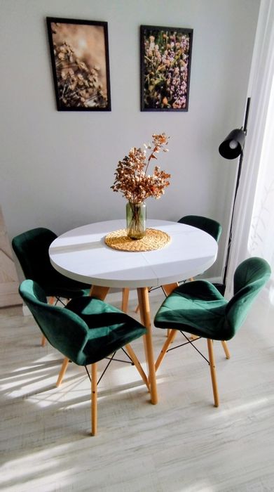 Zestaw biały rozkładany drewniany stół i 4 krzesła