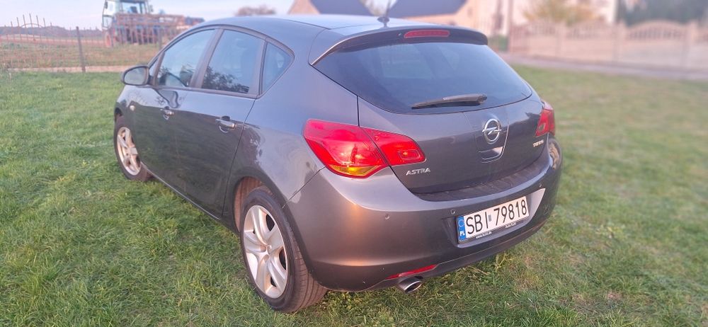 Astra 1.4 turbo 11r 2 komplety kół zamiana