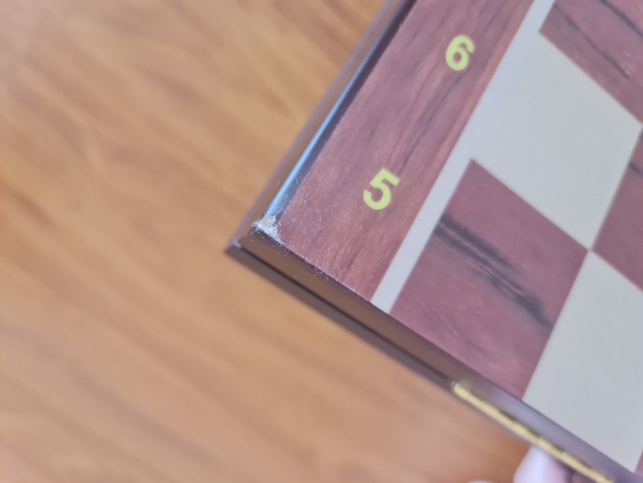 Шахи дерев'яні, дошка неякісна