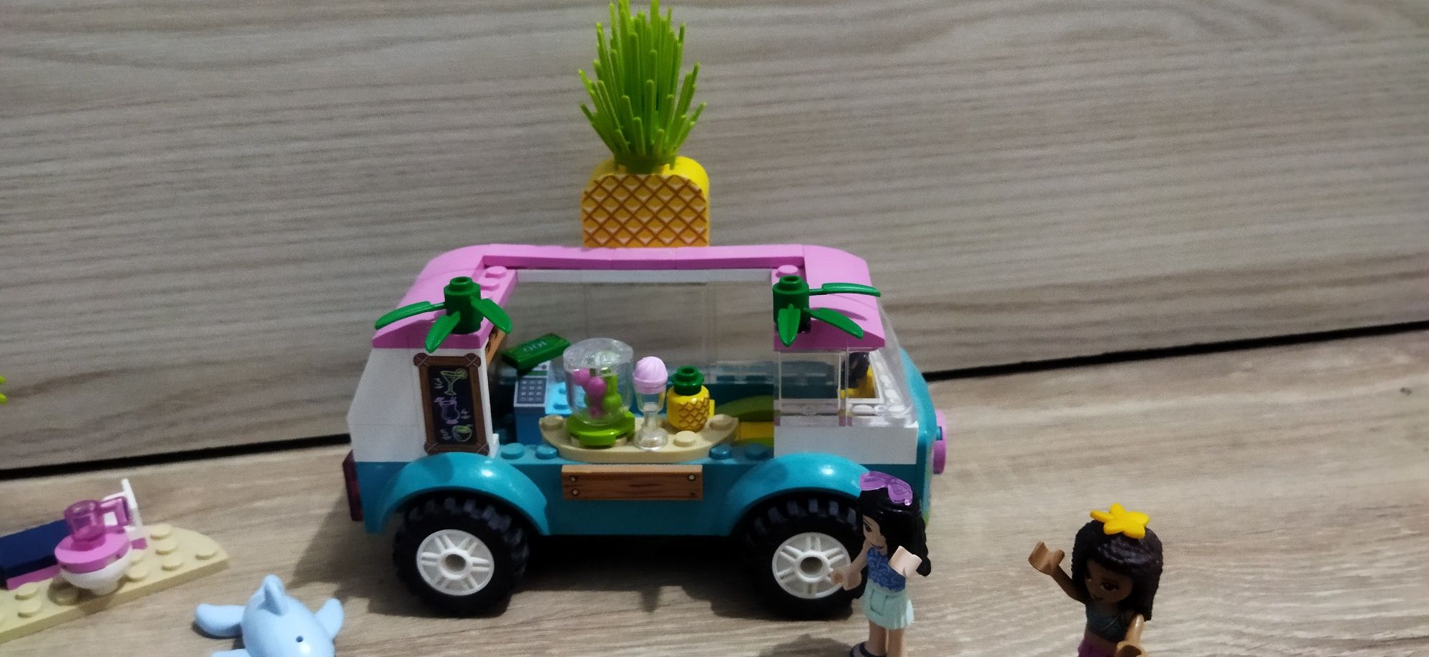 LEGO Food Truck z sokami 41397