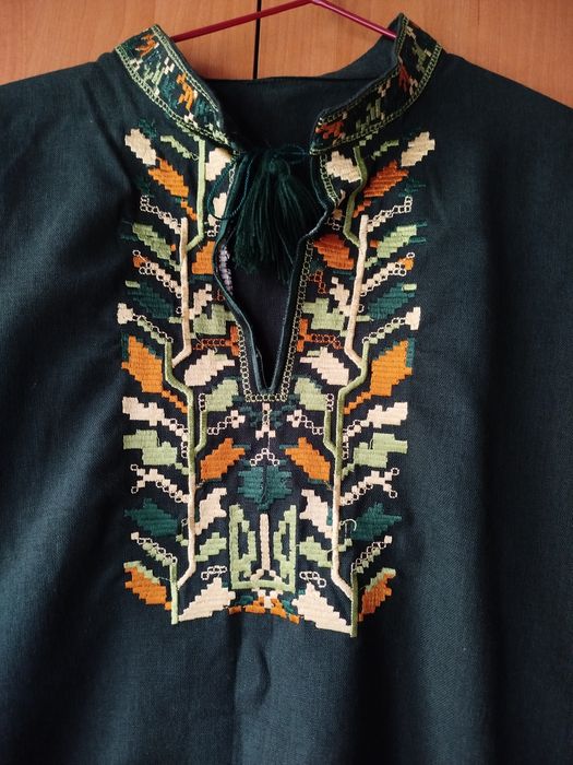 Вишиванки жіноча та чоловіча